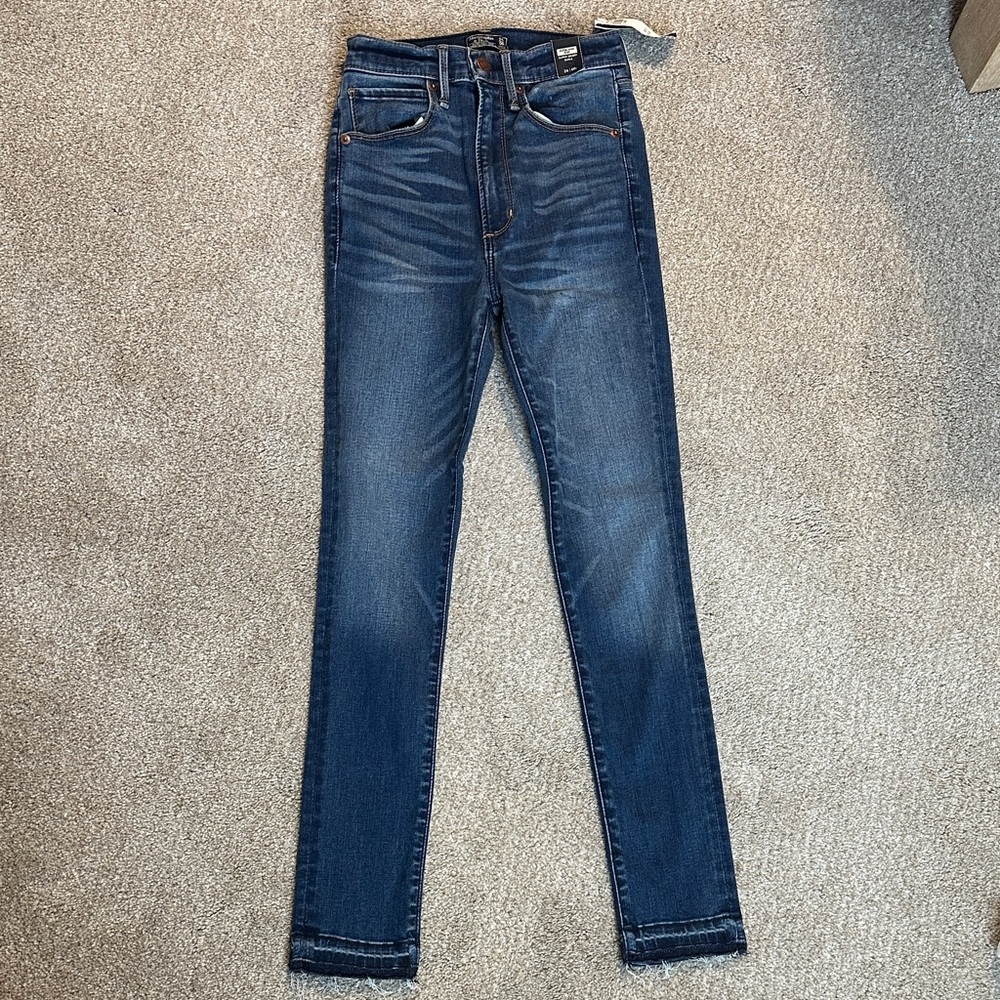Abercrombie Ultra High Rise Super Skinny Jeans SHORT